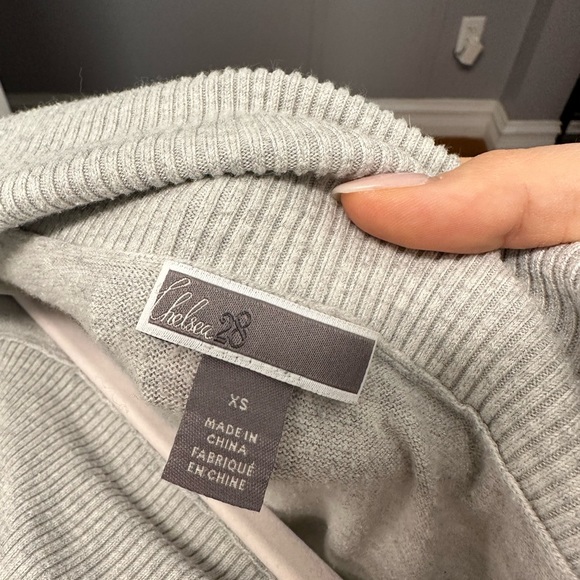 sweater - Picture 2 of 4